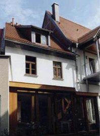 sanierte Rückseite mit Wintergarten
