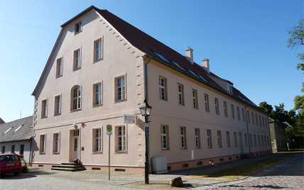 Zinzendorfschule mit sanierter Fassade