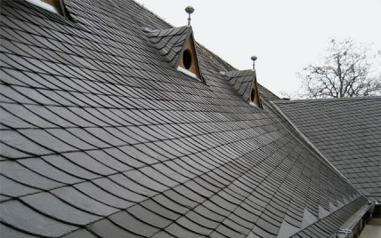 saniertes Dach mit Satteldachgauben