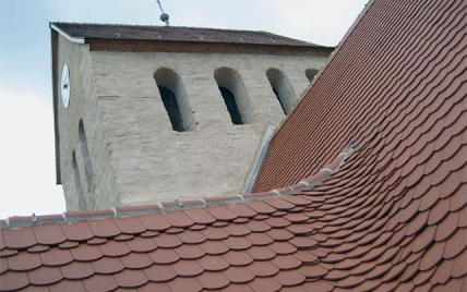 saniertes Kirchedach mit Biberkehle