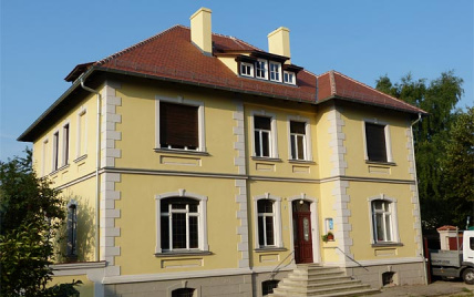 Pfarrhaus mit saniertem Dach